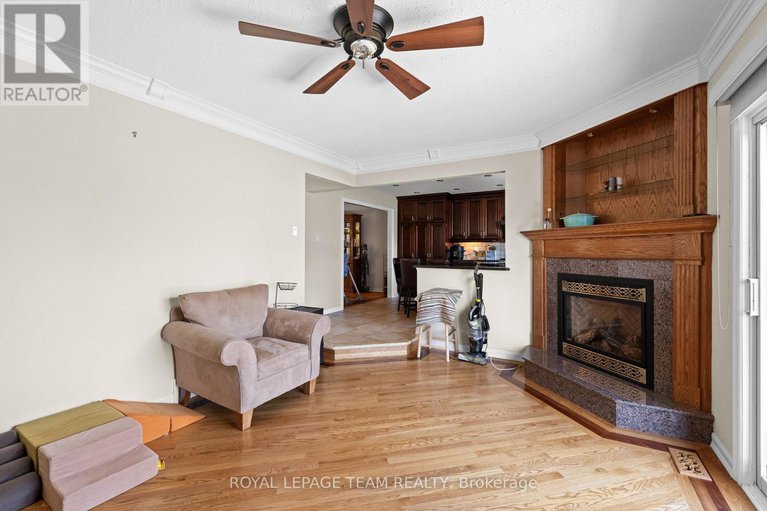 28879068/35-ivylea-street/craig-henrywoodvale/ottawa/ontario/K2G4X1_13