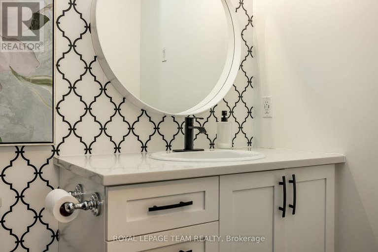 28349259/80-stockholm-private/riverside-southgloucester-glen/ottawa/ontario/K4M0G9_32