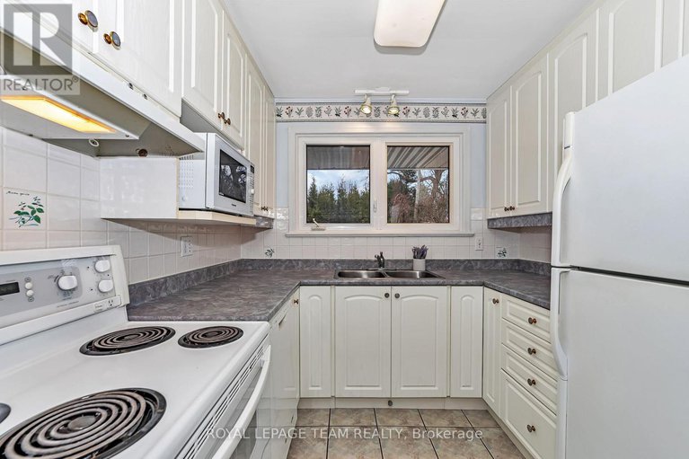 28812446/2099-balharrie-avenue-s/hawthorne-meadows/ottawa/ontario/K1G1G4_7