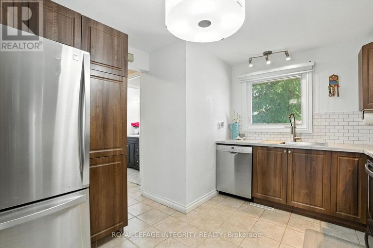 28545916/1760-lafrance-drive/queenswood-heights-south/ottawa/ontario/K1E2H2_7