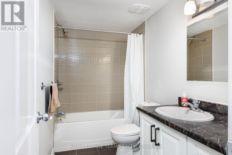 28163521/12-knockaderry-crescent/half-moon-bay/ottawa/ontario/K2C3H2_38