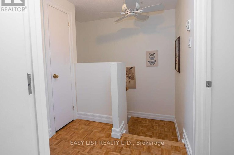 29386646/73-hobart-crescent/sheahan-estatestrend-village/ottawa/ontario/K2H5S3_20