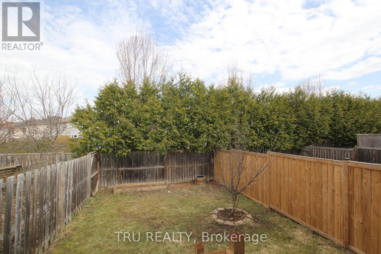 28416739/133-kinross-private/morgans-grantsouth-march/ottawa/ontario/K2K3P9_33