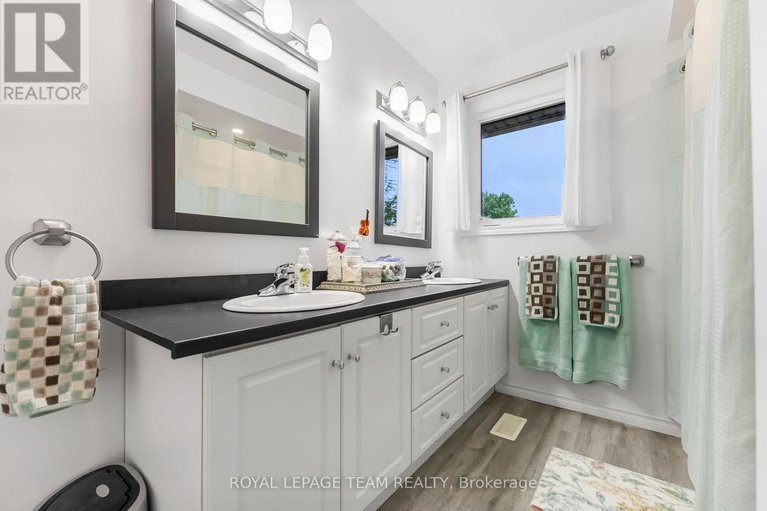 28451879/76-peary-way/katimavik/ottawa/ontario/K2L1Z8_21