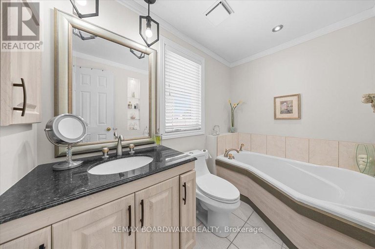 29646318/1594-meadowfield-place/chapel-hill/ottawa/ontario/K1C5V6_29