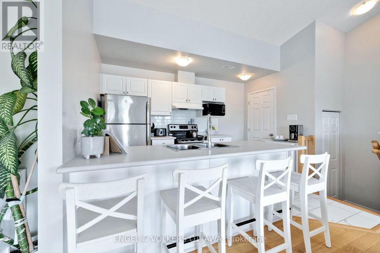28491799/4-44-sternes-private/springridgeeast-village/ottawa/ontario/K4A0X8_21