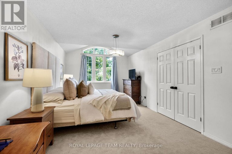 28812426/2122-saunders-avenue/woodroffe/ottawa/ontario/K2A4C7_34