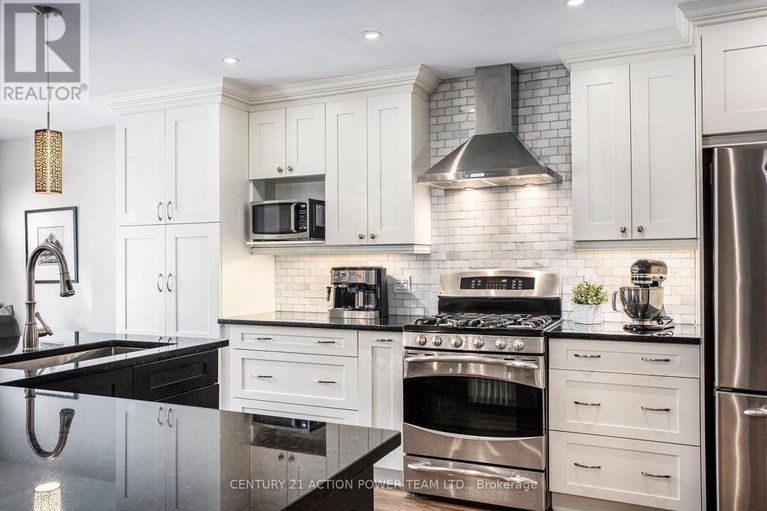 28927560/1017-sheenboro-crescent/fallingbrookpineridge/ottawa/ontario/K4A3M8_12