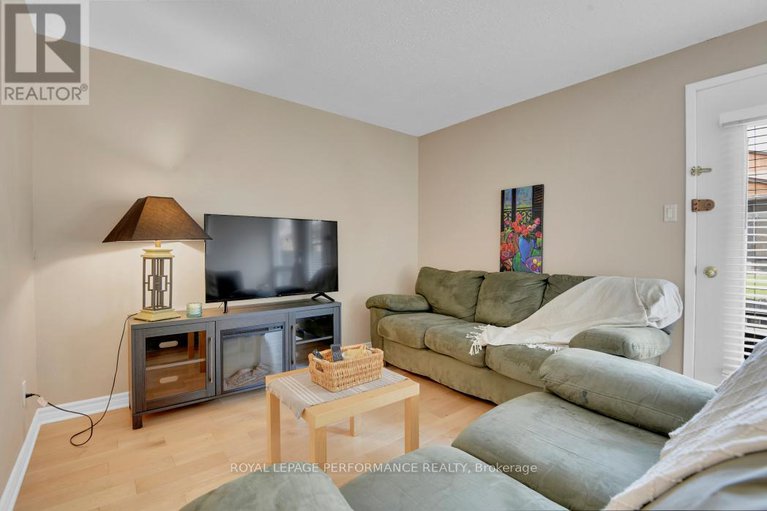 28412769/61-3344-uplands-drive/hunt-club/ottawa/ontario/K1V9R9_8