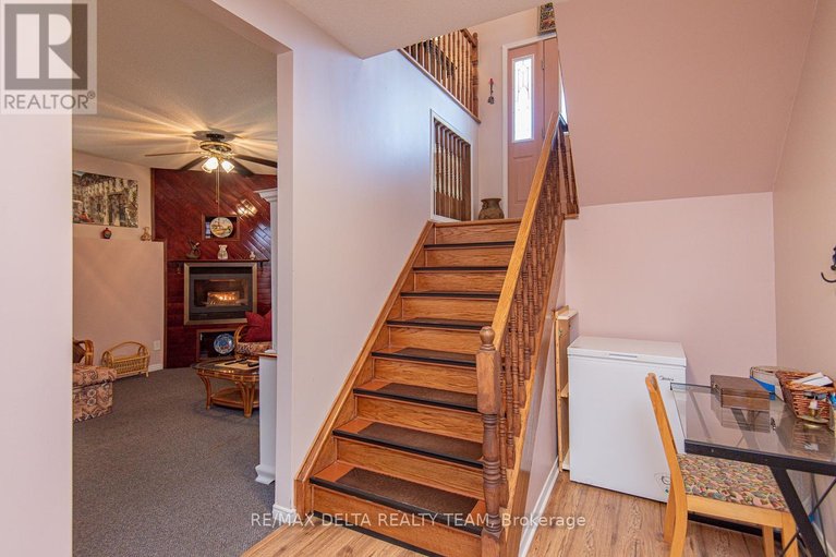 29649021/892-beauchamp-avenue/hiawatha-parkconvent-glen/ottawa/ontario/K1C3A7_24