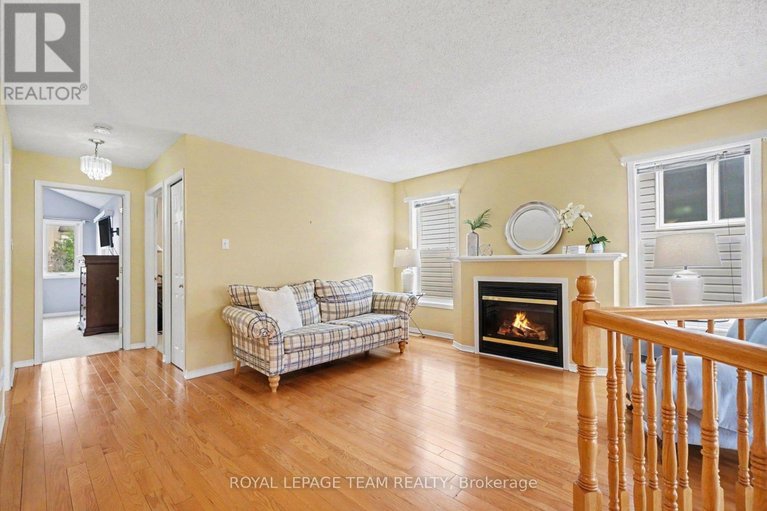 29688007/1598-lisbon-street/fallingbrookpineridge/ottawa/ontario/K4A4C3_9