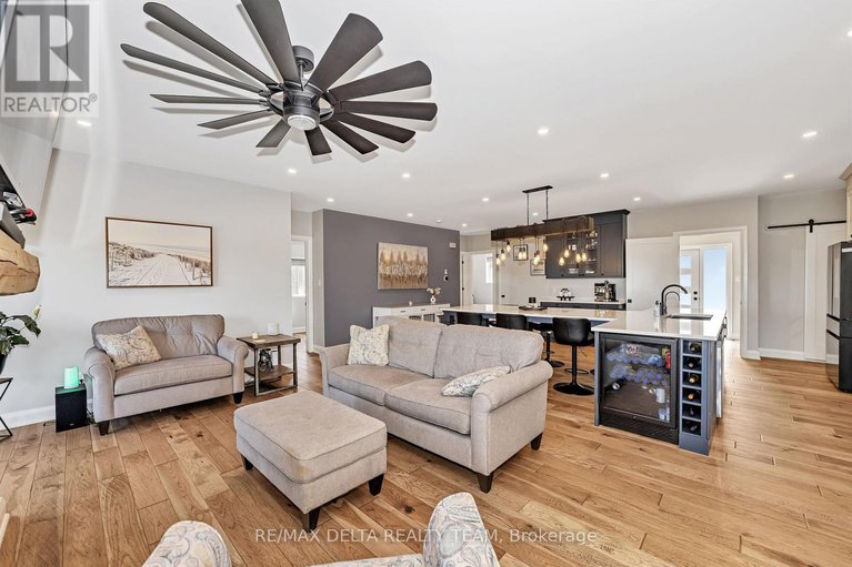29012962/4645-mcneely-rd-road/sarsfieldbearbrook/ottawa/ontario/K4B1J1_12