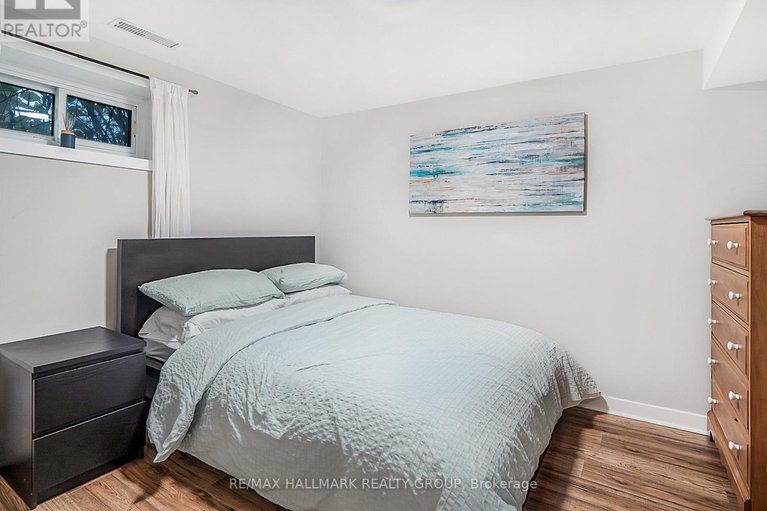 29075459/2077-lemay-crescent/elmvale-acresurbandale/ottawa/ontario/K1G2X5_23