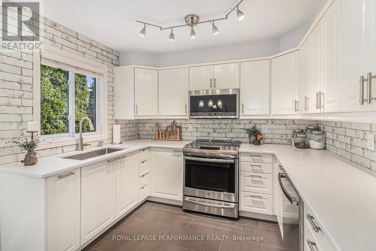 28727243/887-bideford-street/fallingbrookridgemount/ottawa/ontario/K4A2C4_11
