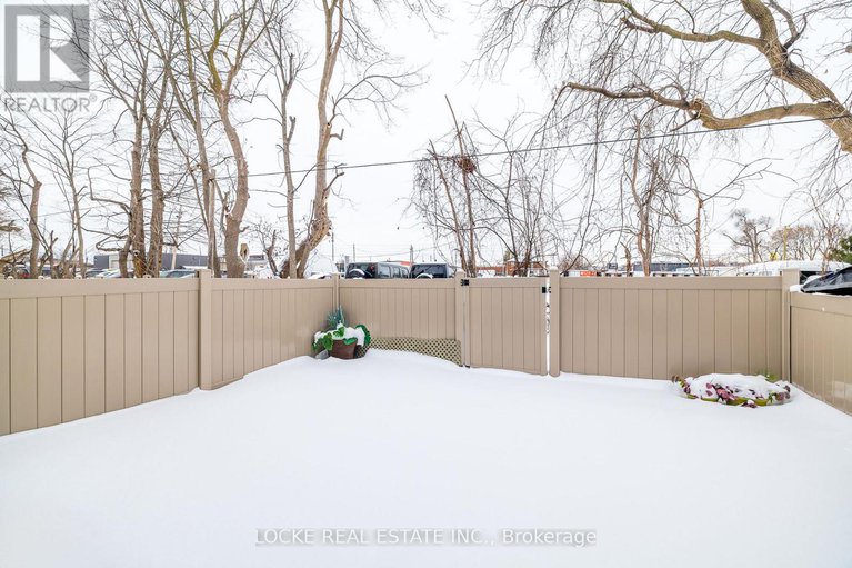 29239640/22-550-straby-avenue/overbrookcastle-heights/ottawa/ontario/K1K1H1_41