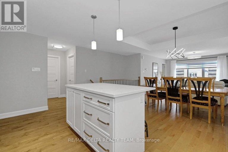 29474094/715-azure-street/village-of-russell/russell/ontario/K4R0E5_15