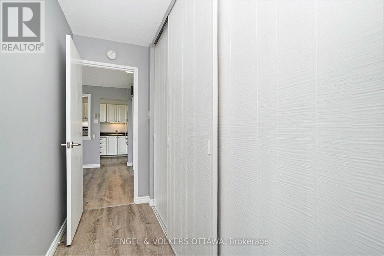 28428926/817-20-chesterton-drive/borden-farmstewart-farmcarleton-heightsparkwood-hills/ottawa/ontario/K2E6Z7_23
