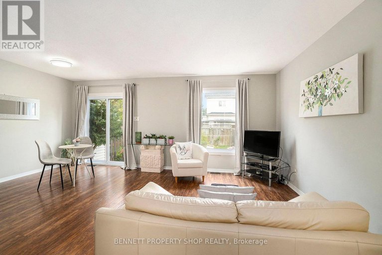28847386/43-roblyn-way/barrhaven-east/ottawa/ontario/K2G5Z5_9