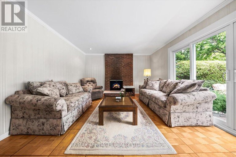 28785482/49-silver-aspen-crescent/blackburn-hamlet/ottawa/ontario/K1B3C3_17