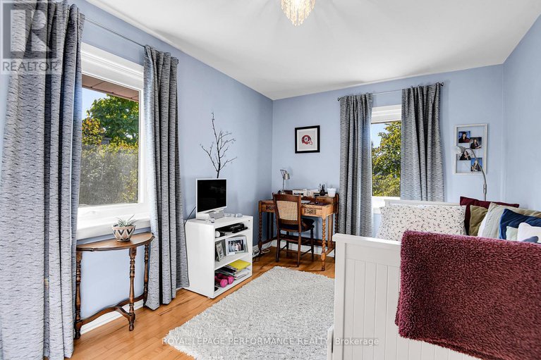 29344421/2239-webster-avenue/alta-vista/ottawa/ontario/K1H7H1_17