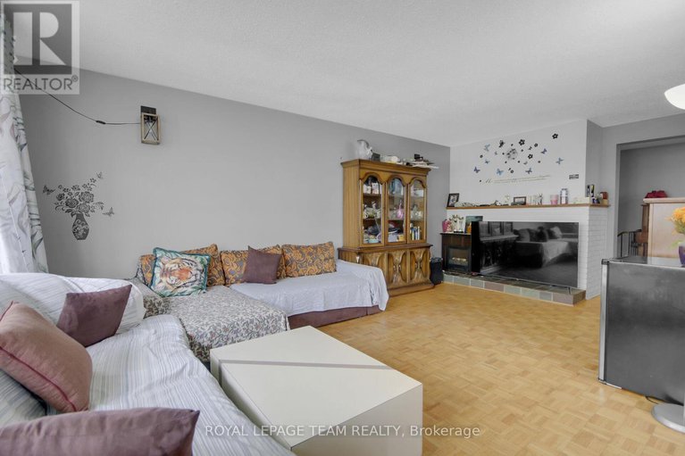 28494304/52-bowhill-avenue/borden-farmstewart-farmcarleton-heightsparkwood-hills/ottawa/ontario/K2E6S7_18