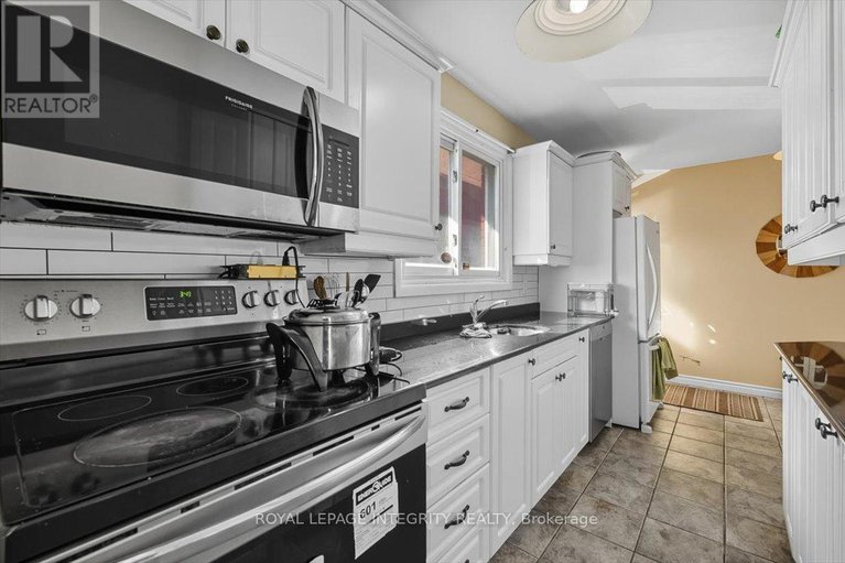 28877038/1293-maitland-avenue/copeland-park/ottawa/ontario/K2C2C4_14