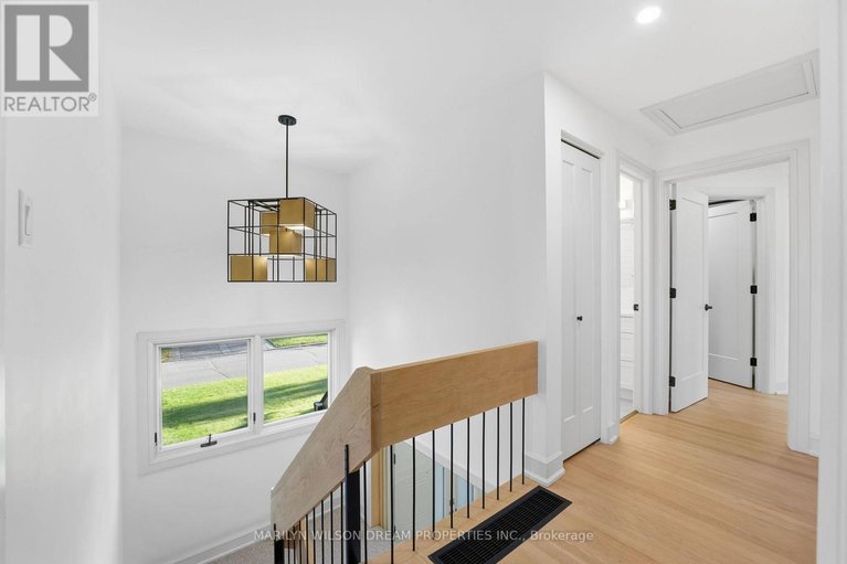 29579532/33-commanche-drive/city-viewskylinefisher-heightsparkwood-hills/ottawa/ontario/K2E6E8_22