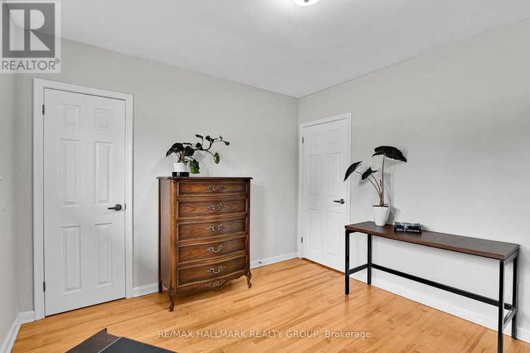 28801055/1256-field-street/bel-air-park/ottawa/ontario/K2C2R2_19