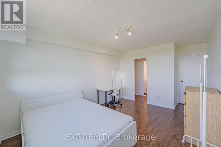 28557945/1111-555-brittany-drive/viscount-alexander-park/ottawa/ontario/K1K4C5_37