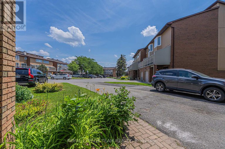 28613595/28-huntview-private/hunt-clubwestern-community/ottawa/ontario/K1V0M5_4