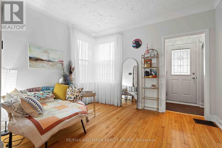 29118509/318-shakespeare-street/vanier/ottawa/ontario/K1L5M2_7