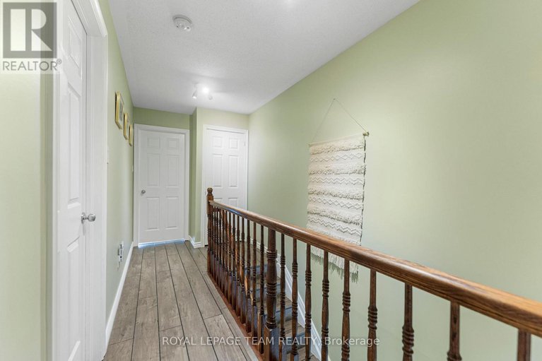 28888816/368-crownridge-drive/emerald-meadowstrailwest/ottawa/ontario/K2M3A4_21