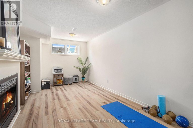 28524487/138-freeport-drive/emerald-meadowstrailwest/ottawa/ontario/K2M0A8_14
