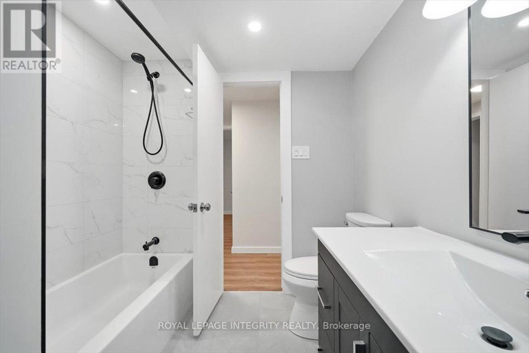 29214221/809-vinette-crescent/chatelaine-village/ottawa/ontario/K1E1X1_22