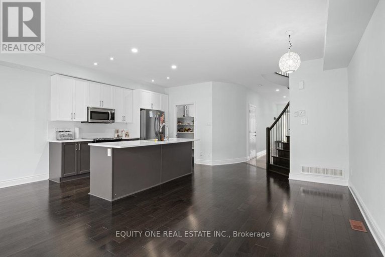 28348063/704-brian-good-avenue/riverside-southgloucester-glen/ottawa/ontario/K4M0C1_7