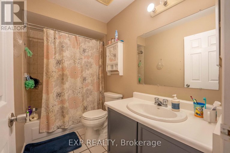 28250055/15-1979-greenvale-lane/chateauneuf/ottawa/ontario/K1C6E4_19