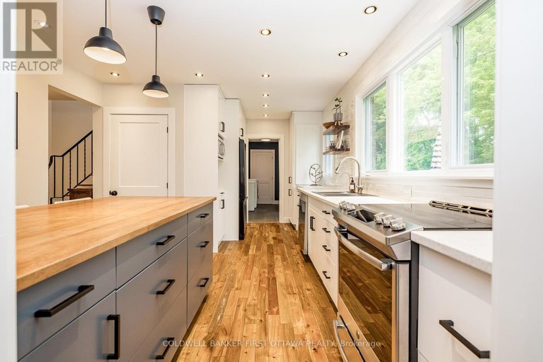 28439323/5455-west-river-drive/manotick-long-island-nicholls-island/ottawa/ontario/K4M1G7_16
