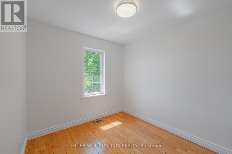 28382446/1309-meadowlands-drive-e/city-viewskylinefisher-heightsparkwood-hills/ottawa/ontario/K2E7B3_21
