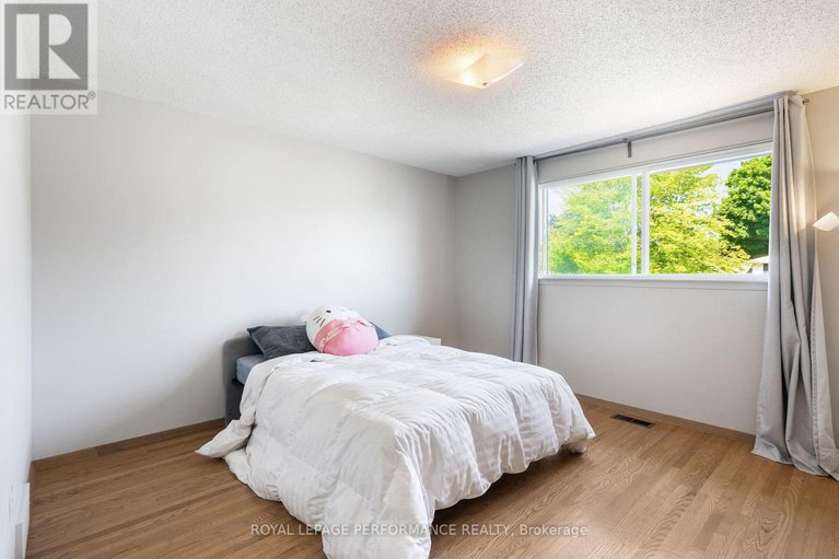 28731610/33-woodview-crescent/blackburn-hamlet/ottawa/ontario/K1B3B1_25