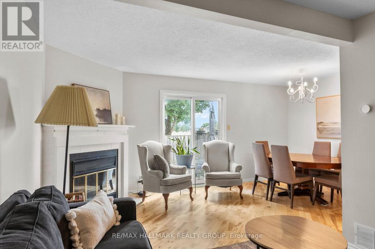 28763964/1598-hoskins-crescent/fallingbrookpineridge/ottawa/ontario/K4A2H8_7