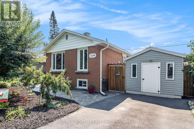 28616382/1228-amesbrooke-drive/copeland-park/ottawa/ontario/K2C2E6_3