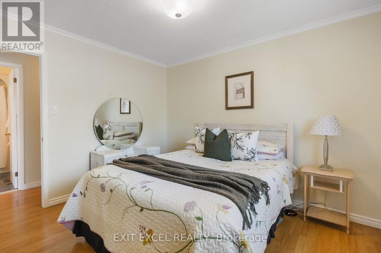 28416258/396-roxdale-avenue/bilberry-creekqueenswood-heights/ottawa/ontario/K1E1V5_18