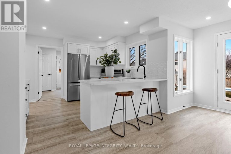 29622536/18-shipley-crescent/stittsville-central/ottawa/ontario/K2S1R2_15