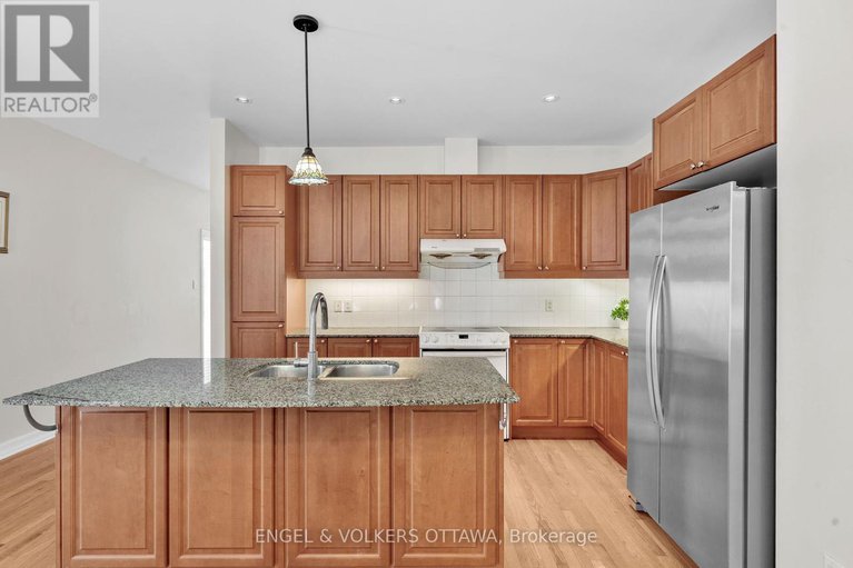 28655114/120-manorhill-private/urbandale-acres/ottawa/ontario/K1H2J4_13