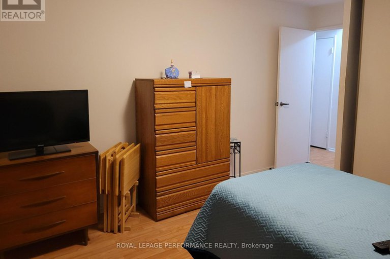 27744234/612-915-elmsmere-road/ottawa/ontario/K1J8H8_12