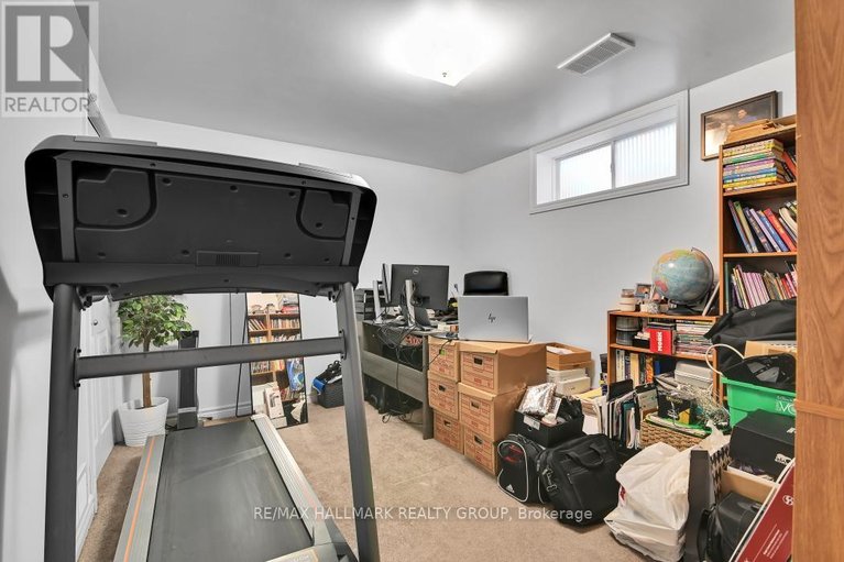 29663474/702-mud-creek-crescent/riverside-southgloucester-glen/ottawa/ontario/K1V1W3_31