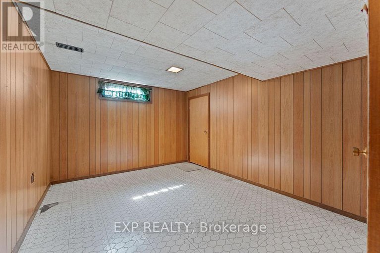 28779116/2536-roman-avenue/queensway-terrace-north/ottawa/ontario/K2B7X9_24