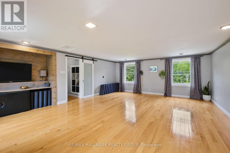 28552102/1430-royal-maple-drive/cumberland-ridge/ottawa/ontario/K4C1B5_41