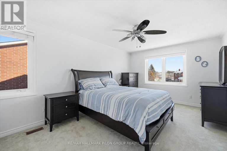 29402529/1354-mountainside-crescent/bilberry-creekqueenswood-heights/ottawa/ontario/K1E3G5_16