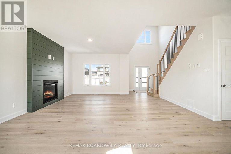 29490948/619-geneva-crescent/embrun/russell/ontario/K0A1W0_4